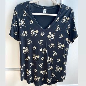 Old Navy women floral print tshirt size small